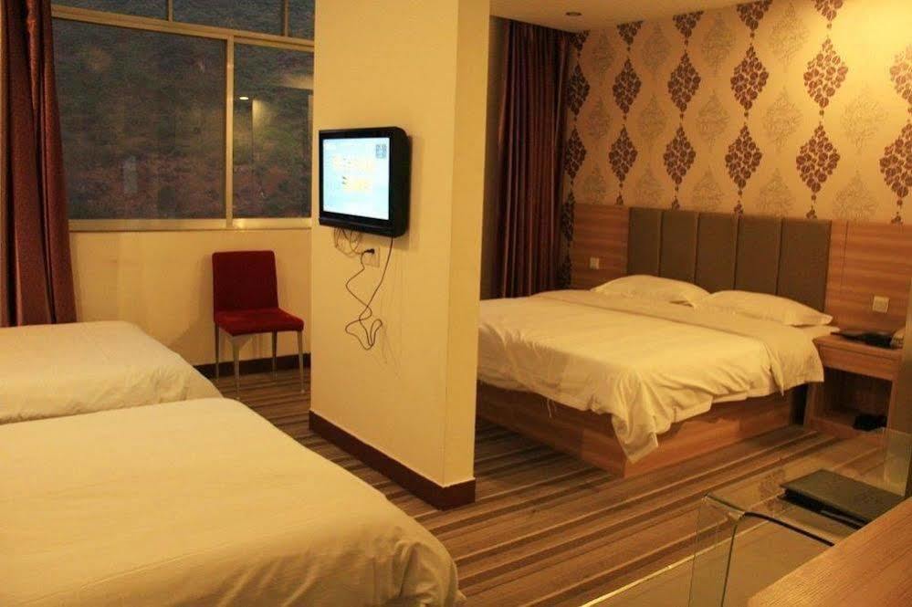 Yangshuo Harbour View Hotel Exterior photo